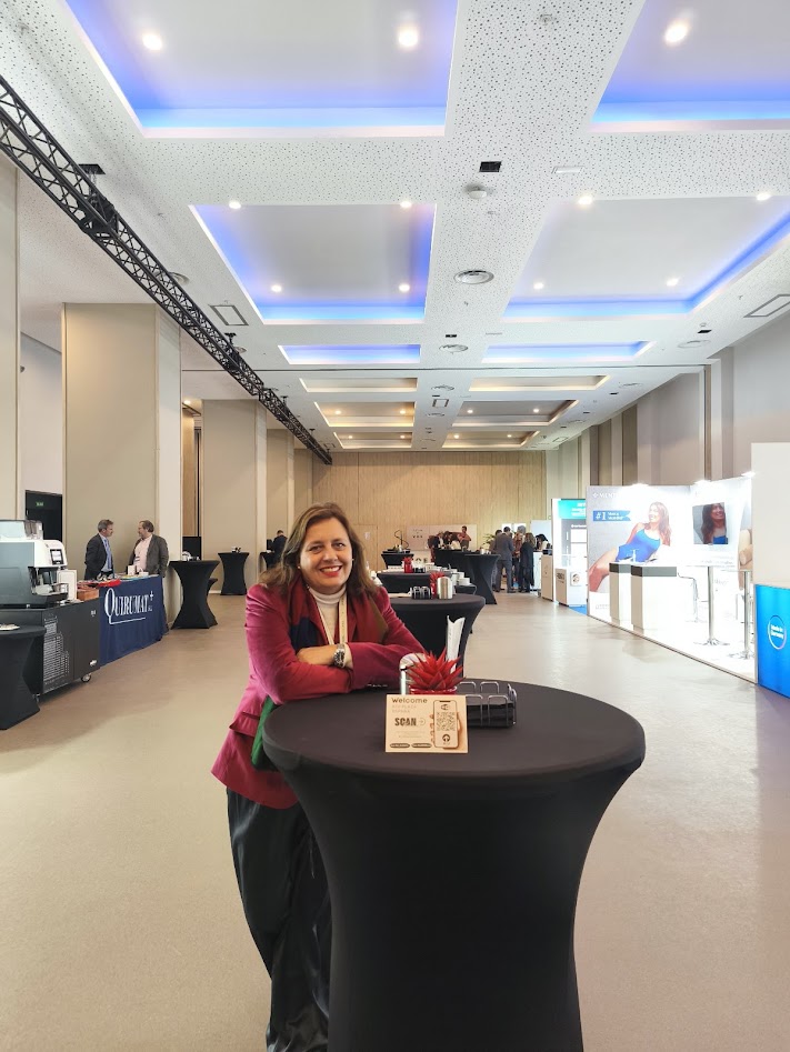 Ainhoa Cortés-Funes en un congreso